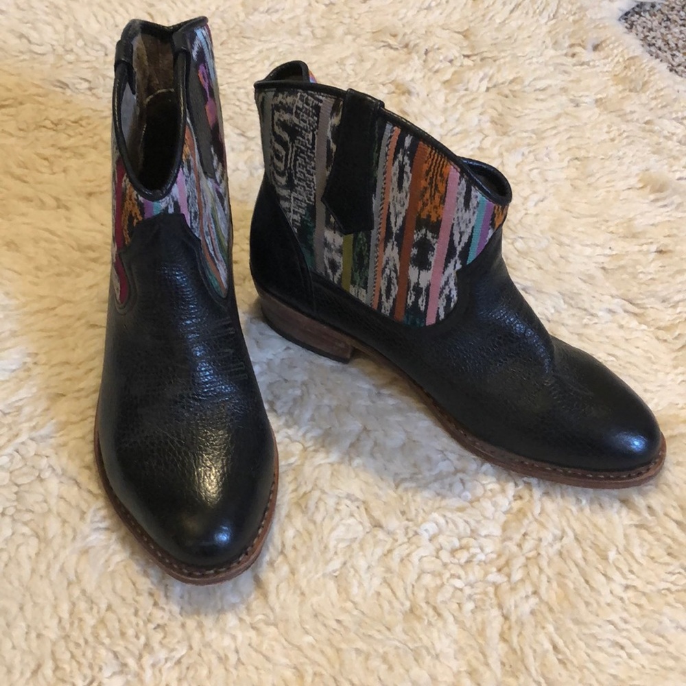 Uxibal Southwest Print Booties